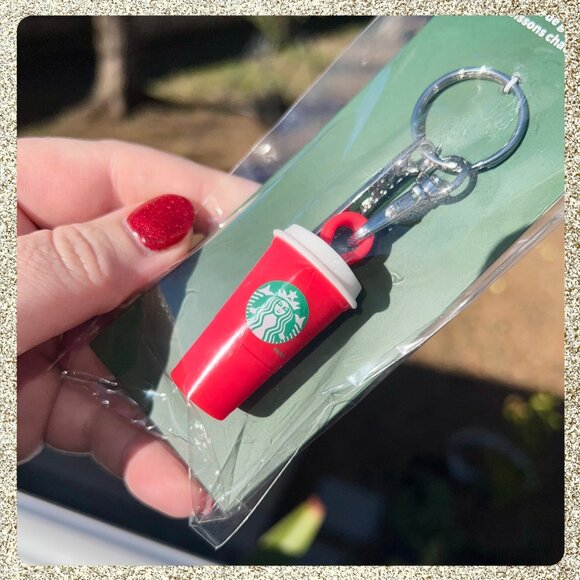 🎄❤️ NWT Starbucks Red Cup Hot Cup Lid Stopper Keychain - Picture 2 of 3